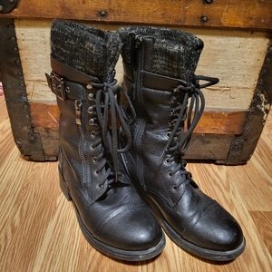 Lace up black boots with cuff